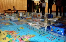 Riesenpuzzleteppich in der Turnhalle