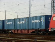 Dieser Uran-Zug fuhr gestern Abend von Hamburg Süd über Maschen durch Niedersachsen, Nordrhein-Westfalen und Rheinland-Pfalz nach Frankreich.