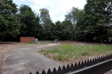 Oberflächlich unscheinbar: Flurstück 1619 am Sinstorfer Weg. Hier wird hochgiftiger Flüssigmüll in den Untergrund eingepresst.