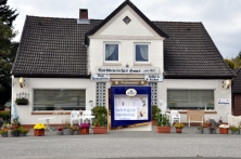 »Norddeutsches Haus« (Inh. Karl-Hermann Dietrich) am Altengammer Elbdeich »Norddeutsches Haus« (Inh. Karl-Hermann Dietrich) am Altengammer Elbdeich