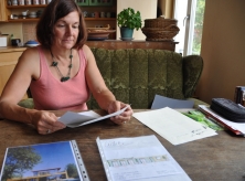 Scheut nicht Mühe noch Arbeit für ihr Traumcafé: Die Bergedorferin Ursula Arova.