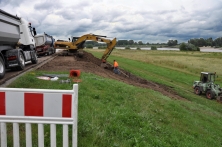 Abtragung der obersten Kleischicht außendeichs