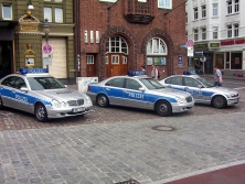 Die Davidwache an der Reeperbahn (Foto: <a href="http://de.wikipedia.org/wiki/Datei:Ploizeiautos_Davidwache.jpg">Wikimedia/Andreas Thum</a>)