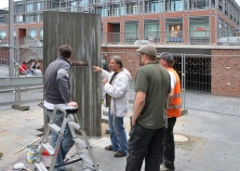 Aufbau Zwangsarbeiter-Mahnmal Bergedorf