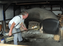 Bäcker Heinz buk die Kinderbrötchen  neben Brotlaiben und Butterkuchen.