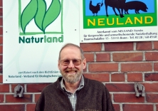 Ökobauer Jens-Peter Holm ackert strikt ohne Gentechnik.