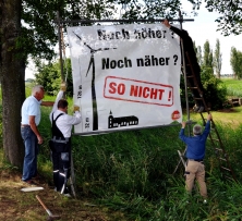 Aufstellen des BIWO-Transparents