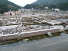 Ruinen des Hafens von Onagawa --(C) Hidefumi Suzuki