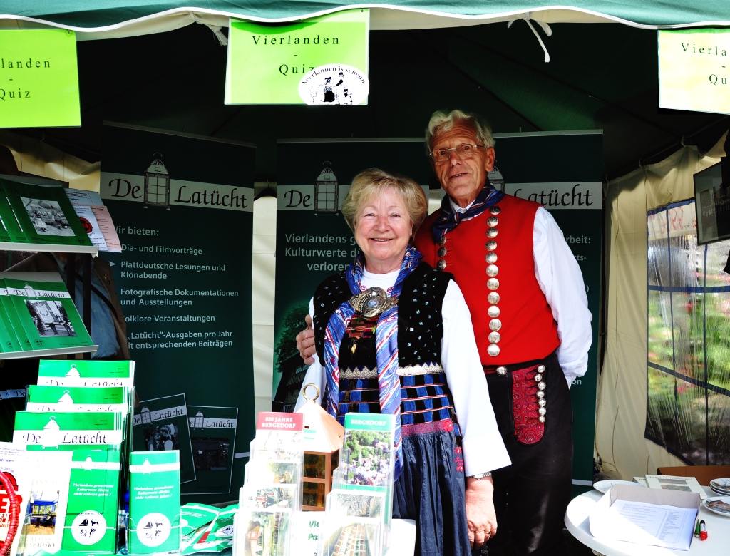 Ilse und Hermann Struß in Vierländer Tracht Ilse und Hermann Struß in Vierländer Tracht