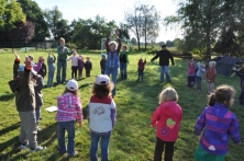 Plattsnackerin Ada-Verena Gass mit ihren Schülern
